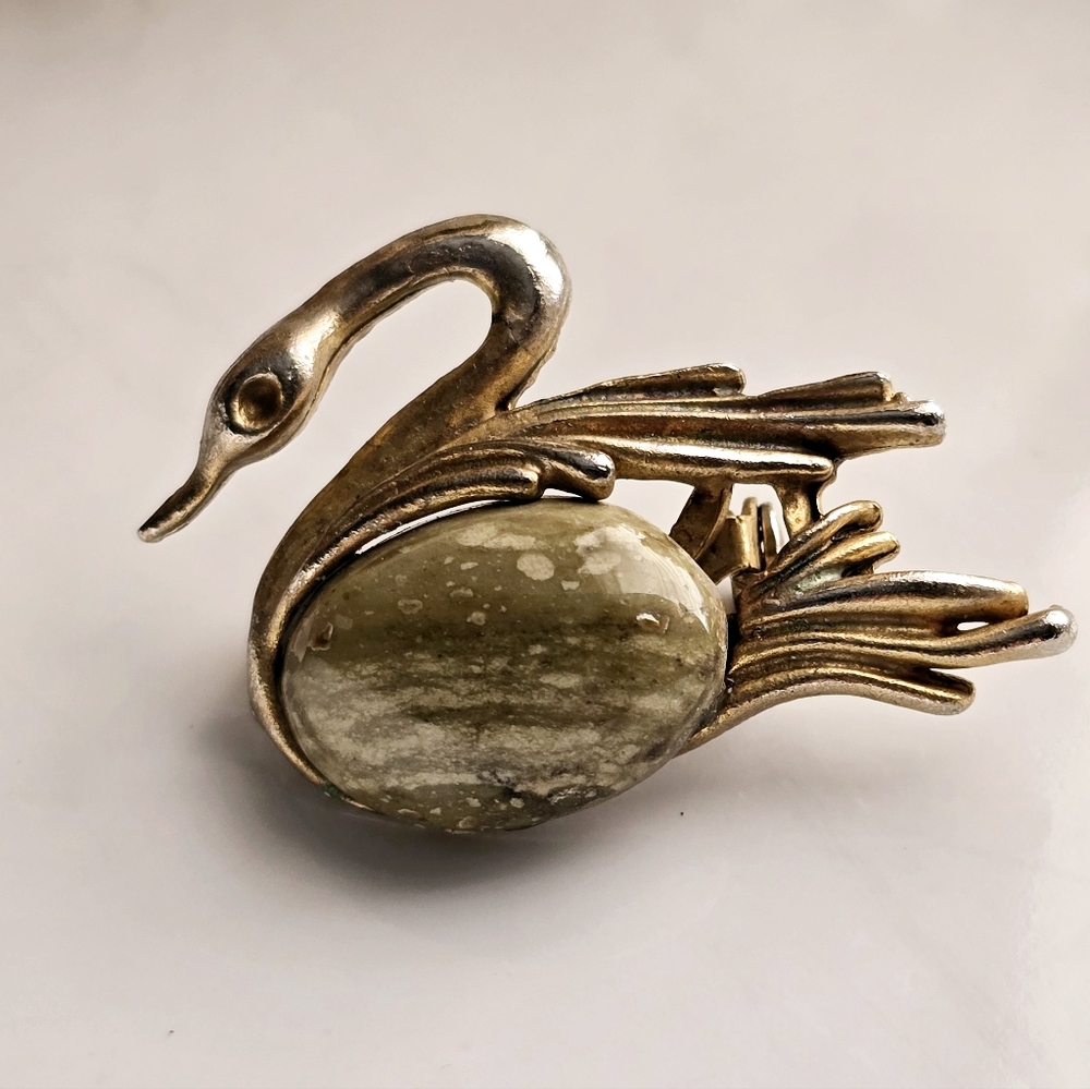 Vintage Swan Elegant Gold Tone Swan Brooch